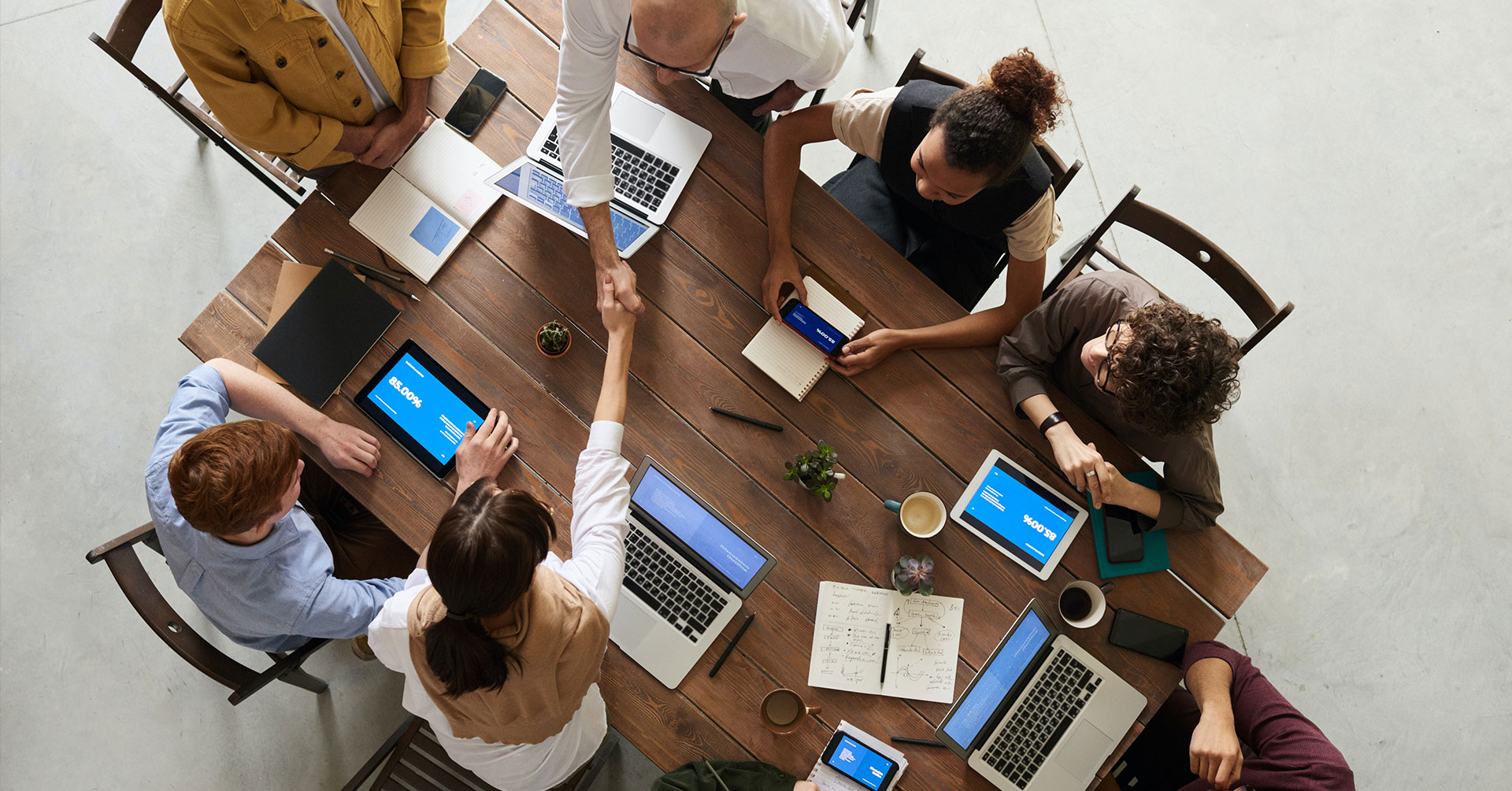 Group working banner-17